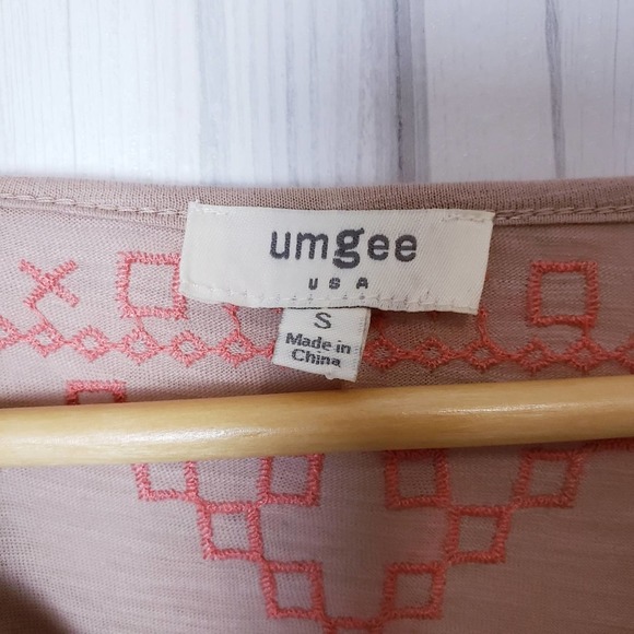 Umgee Embroidered V-Neck Button Front Tunic Bell Sleeve Small - Picture 4 of 10
